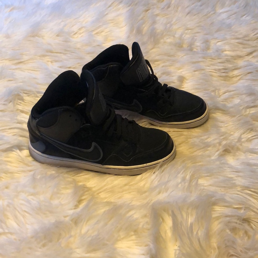 Nike 6.5 Y high top sneakers